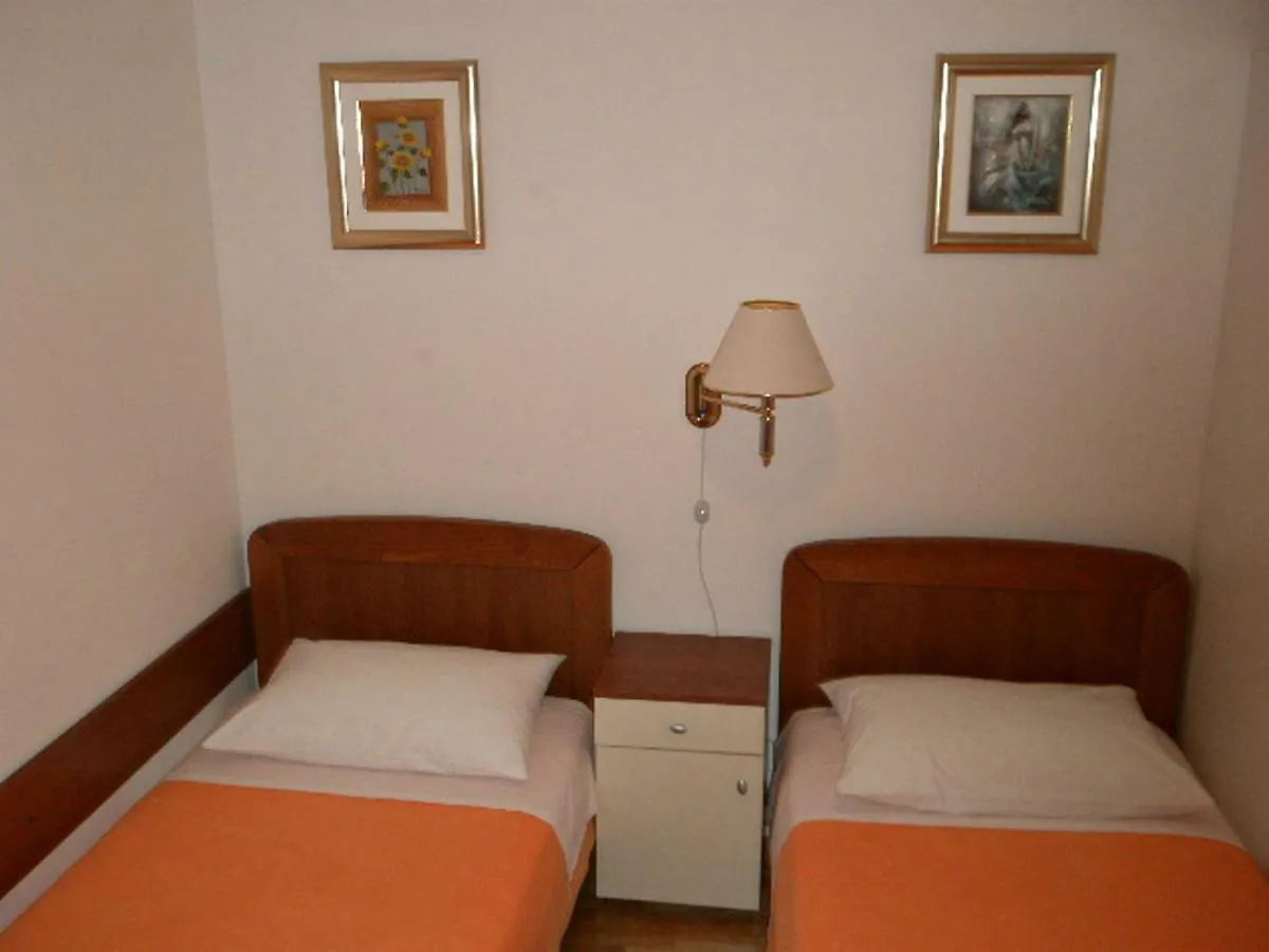Apartments Znjan Split 3*,  Croacia